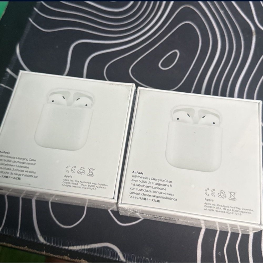 AirPods - Picture 5 of 5